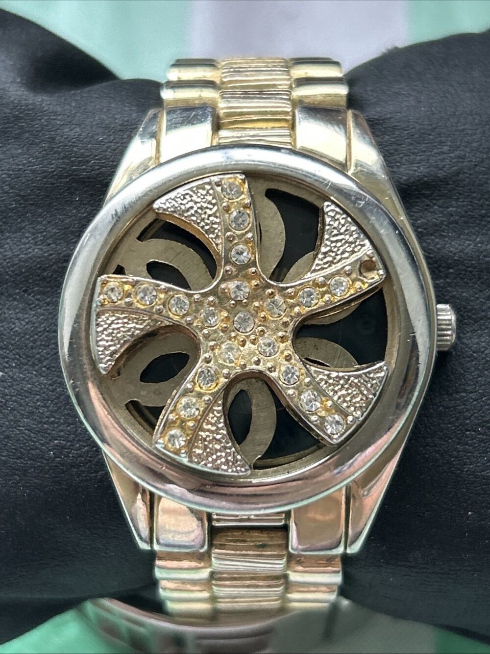 Geneva Elite Gold Tone Spinning Quartz Watch